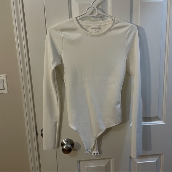 Good American Scuba Crew Bodysuit in White001 - Picture 2 of 5